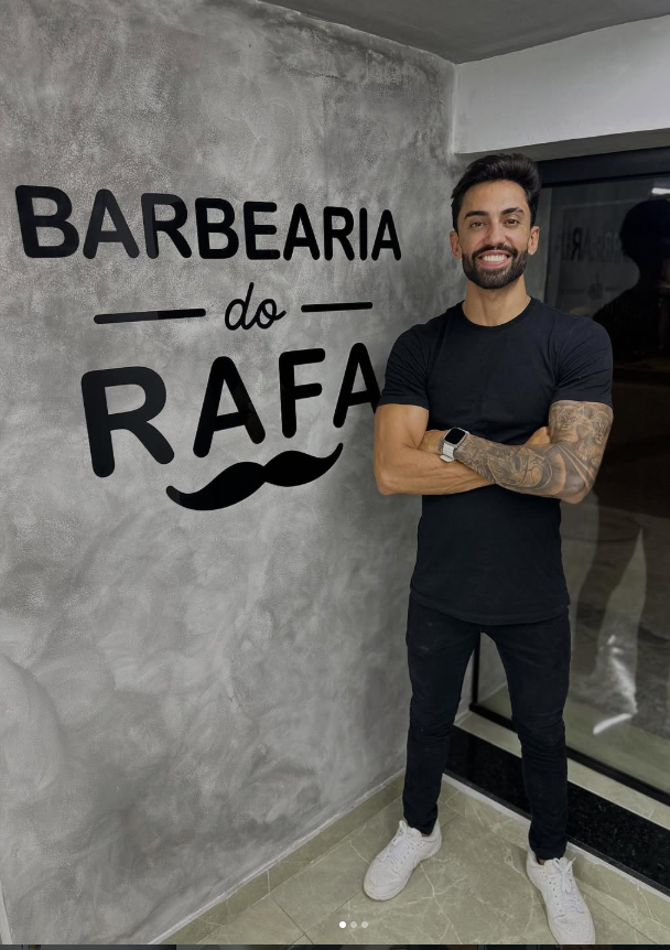 Rafa em sua barbearia